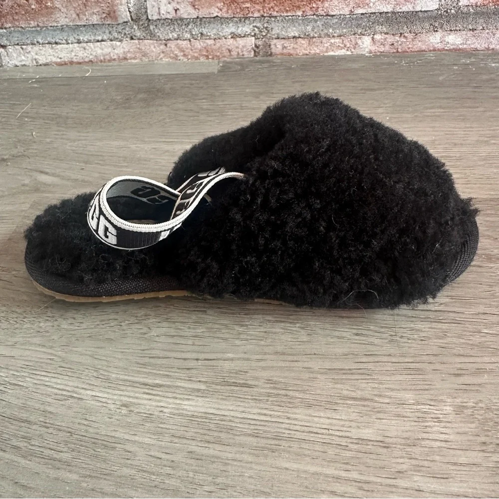 UGG Fluff Yeah Black Slipper Furry Kids 9 Slip On Sandal Logo Back Slide